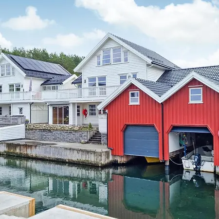 5 Bedroom Amazing In Holiday home