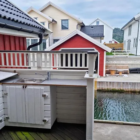 5 Bedroom Amazing In Holiday home *