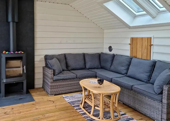 5 Bedroom Amazing In *