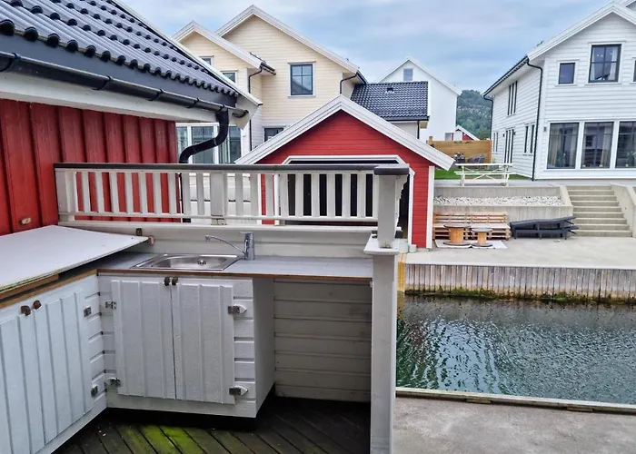 5 Bedroom Amazing In بيت للعطل *