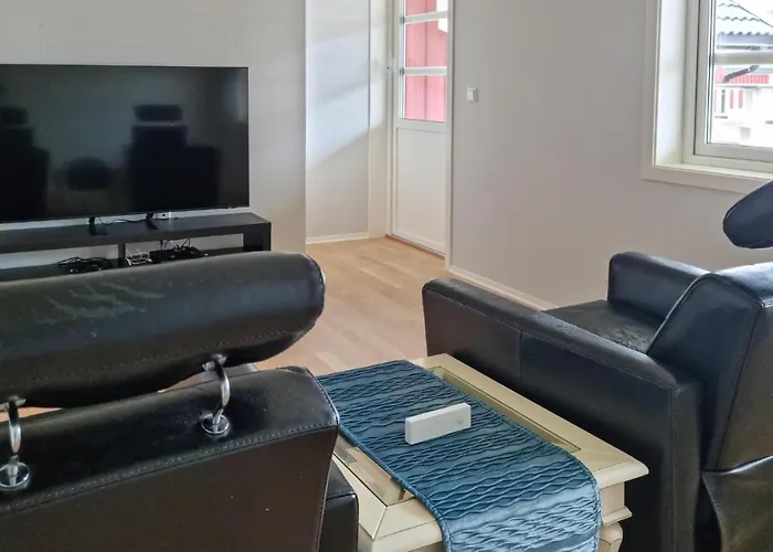5 Bedroom Amazing In * Spangereid
