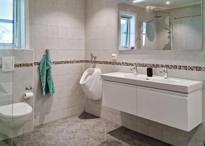 5 Bedroom Amazing In Prázdninový dům *