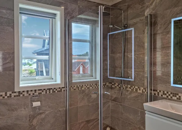 5 Bedroom Amazing In *